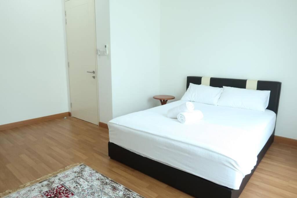 Promo Private Luxurious Nilai Vacation Home Buitenkant foto