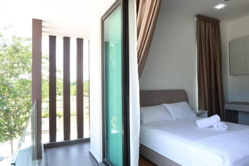 Promo Private Luxurious Nilai Vacation Home Buitenkant foto